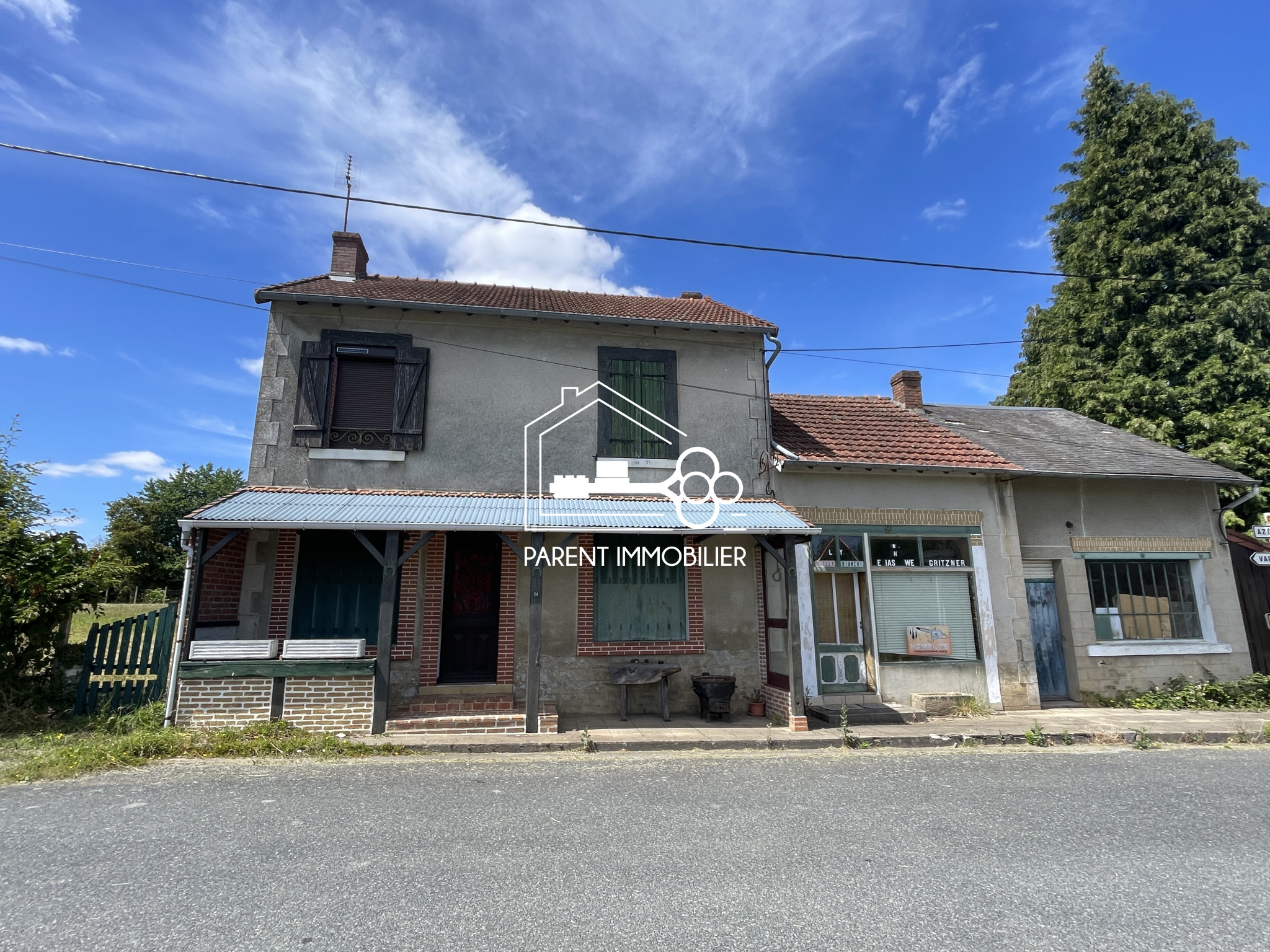 Maison en pierres avec ancien commerce, atelier, dépendances